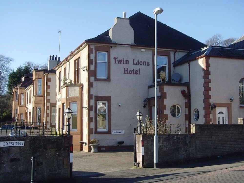 Twin Lions Hotel 46/51