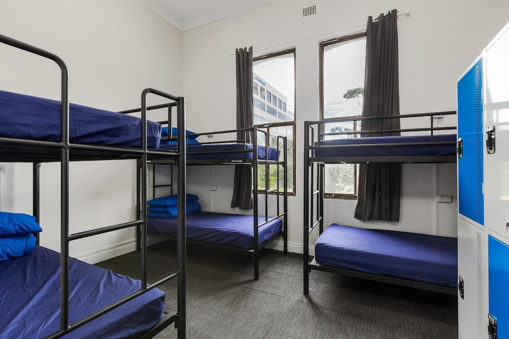 Sydney Backpackers 8/26