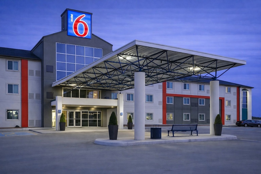 Motel6 Saskatoon, SK 5/55