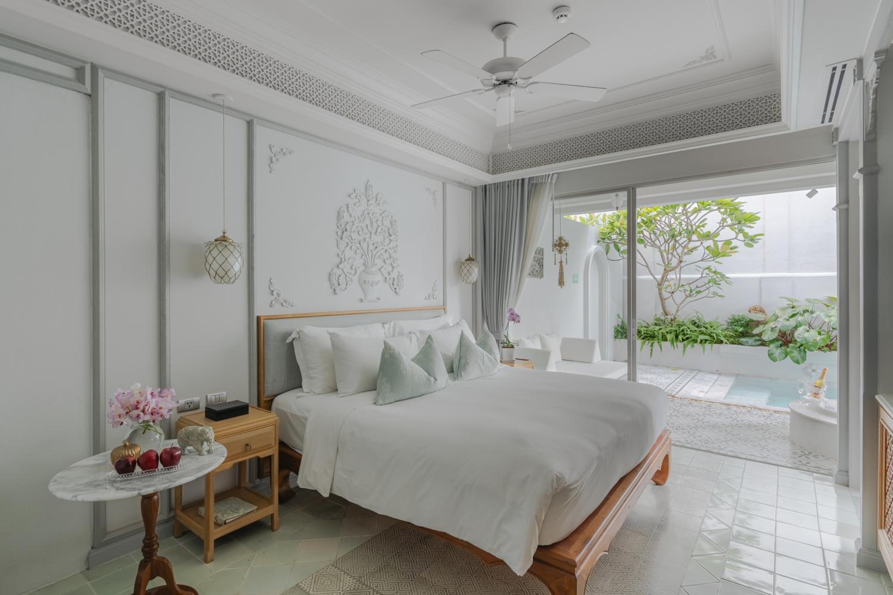 Pool, Suite, Corner