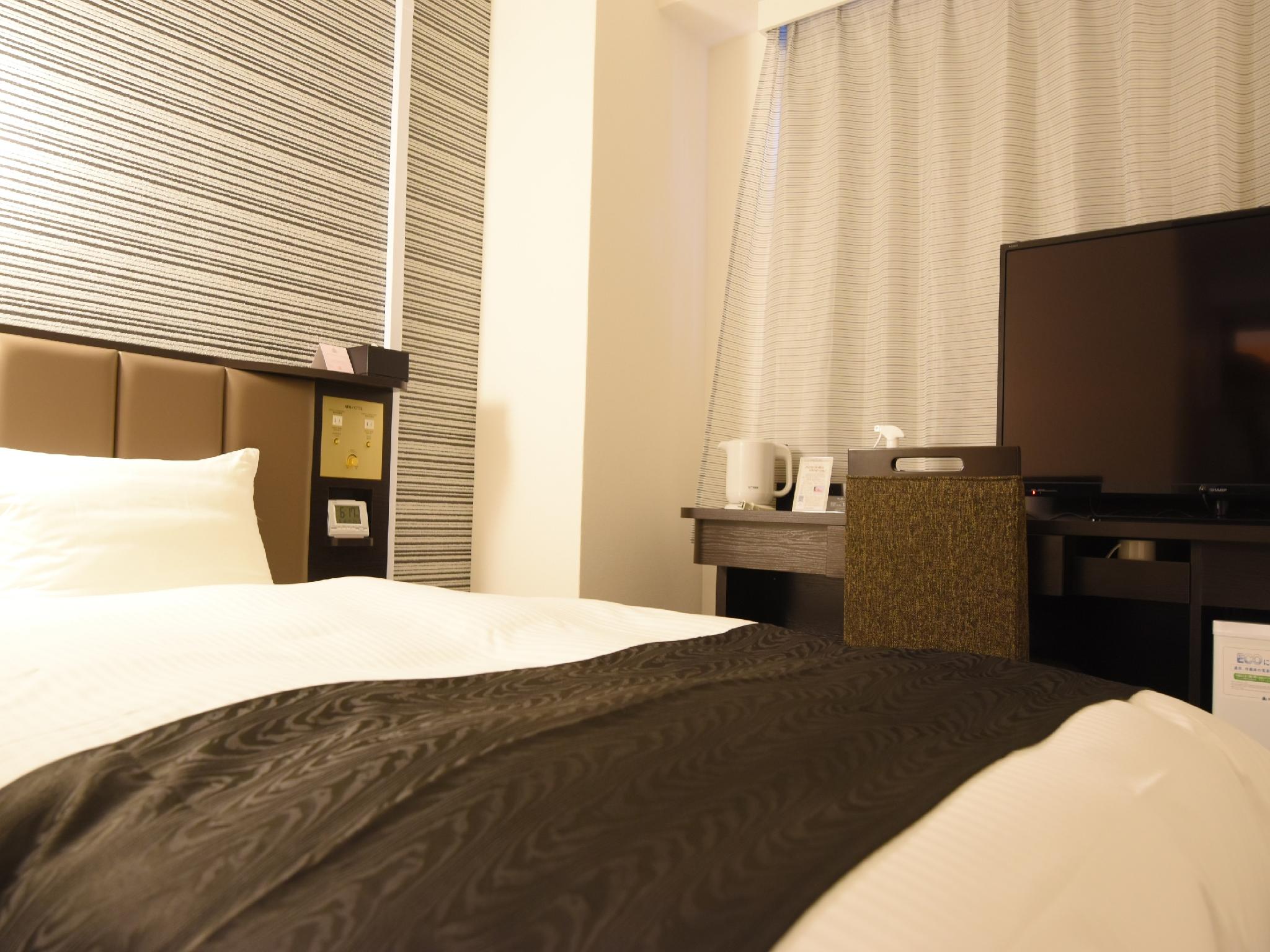 Semi Room, Single, Semi Double Bed
