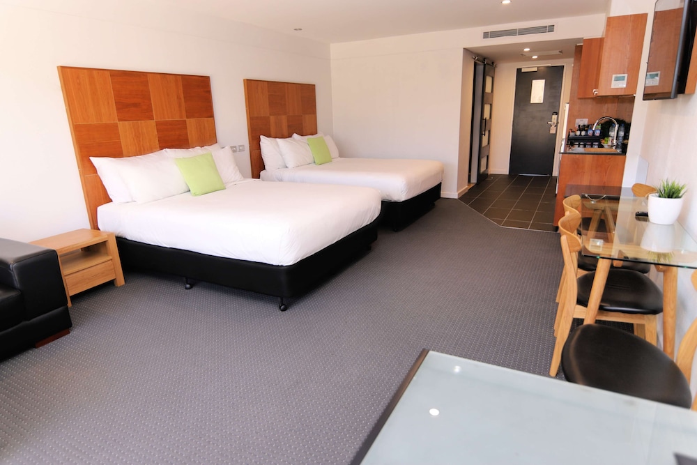 Superior, Apartment, 2 Queen Beds, Kitchen, Courtyard Area