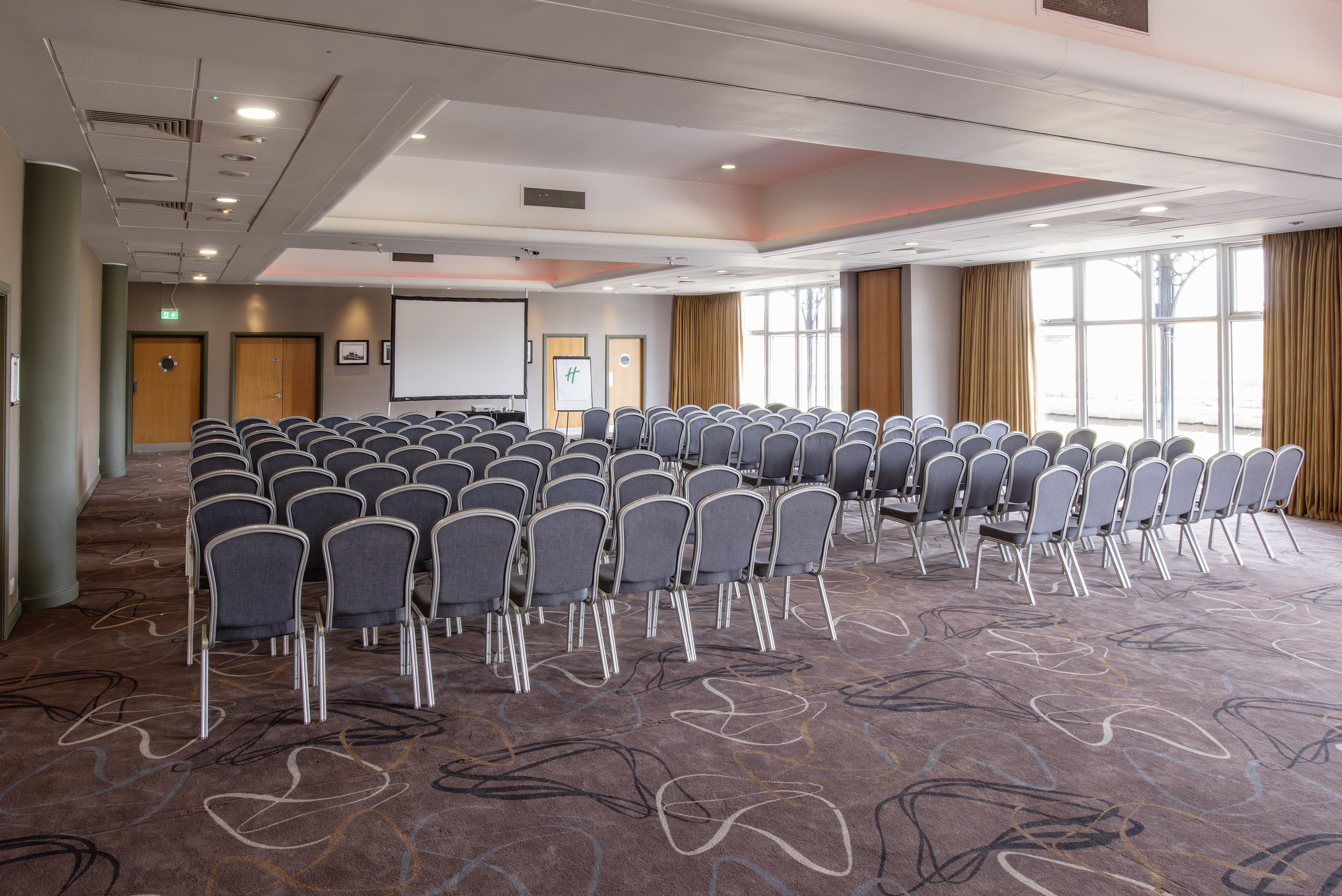 Holiday Inn Ellesmere Port Cheshire Oaks 33/48