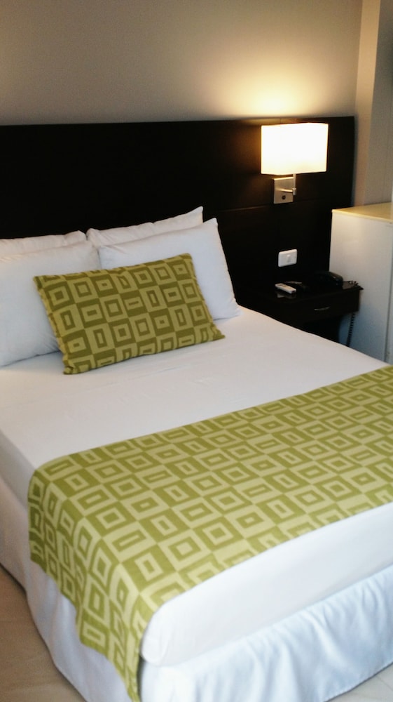 Hotel Manantial 23/68