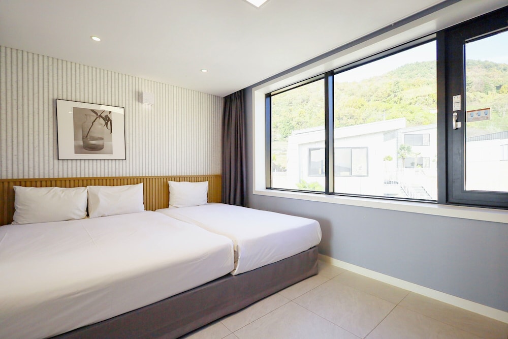 Study, Twin Beds, 1 Double and 1 Single Bed, Pool Access