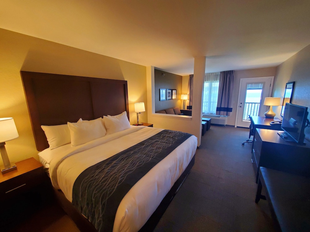 Comfort Inn and Suites Munising - Lakefront 13/49