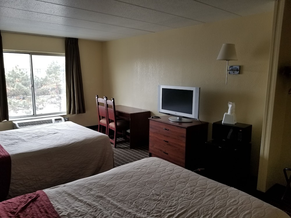 OYO Travelodge by Wyndham Lansing IL 10/26