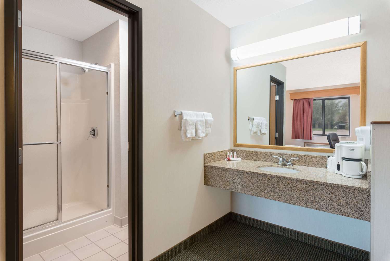 Baymont By Wyndham Hot Springs 27/29