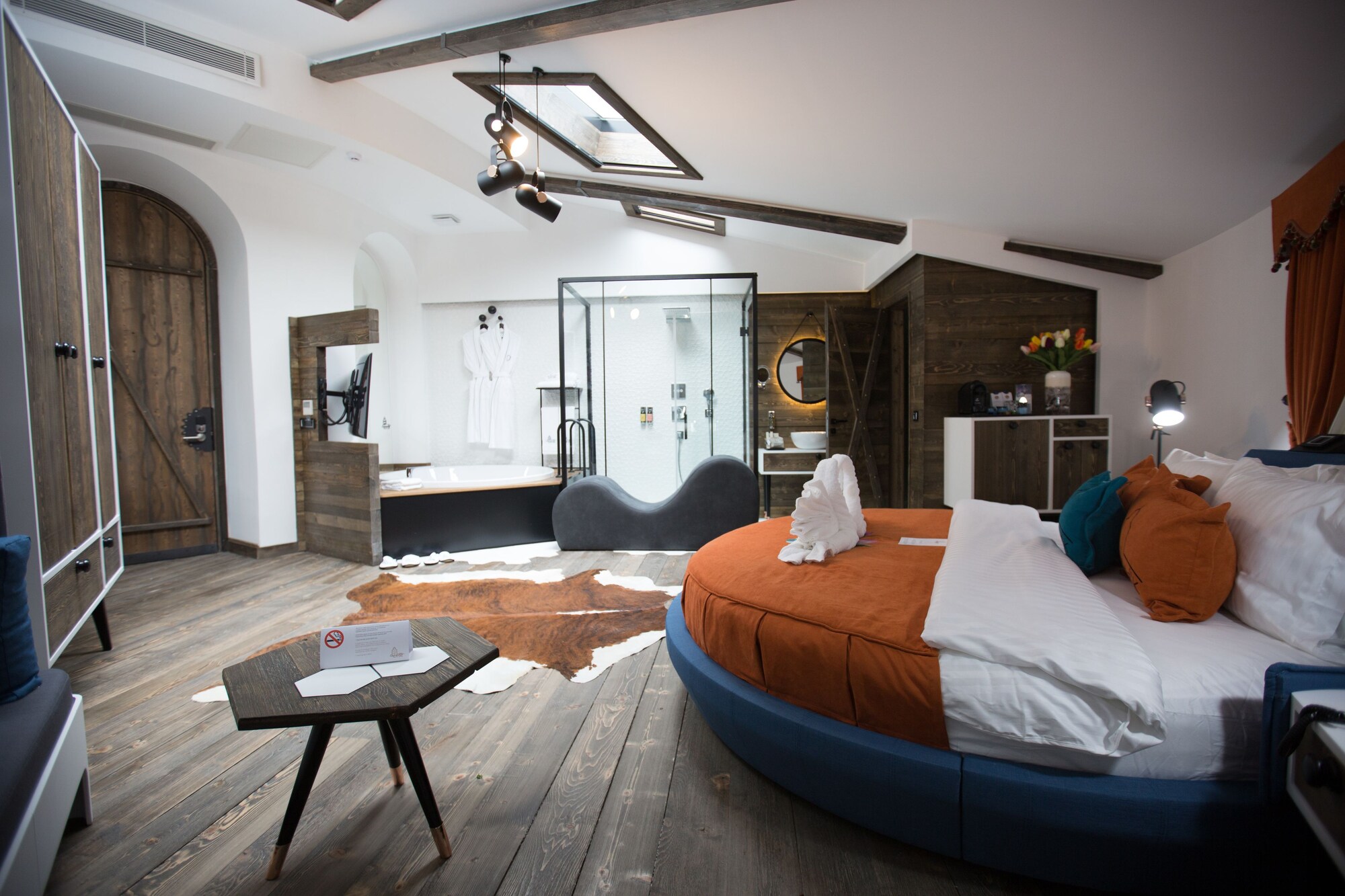 suite, jetted tub