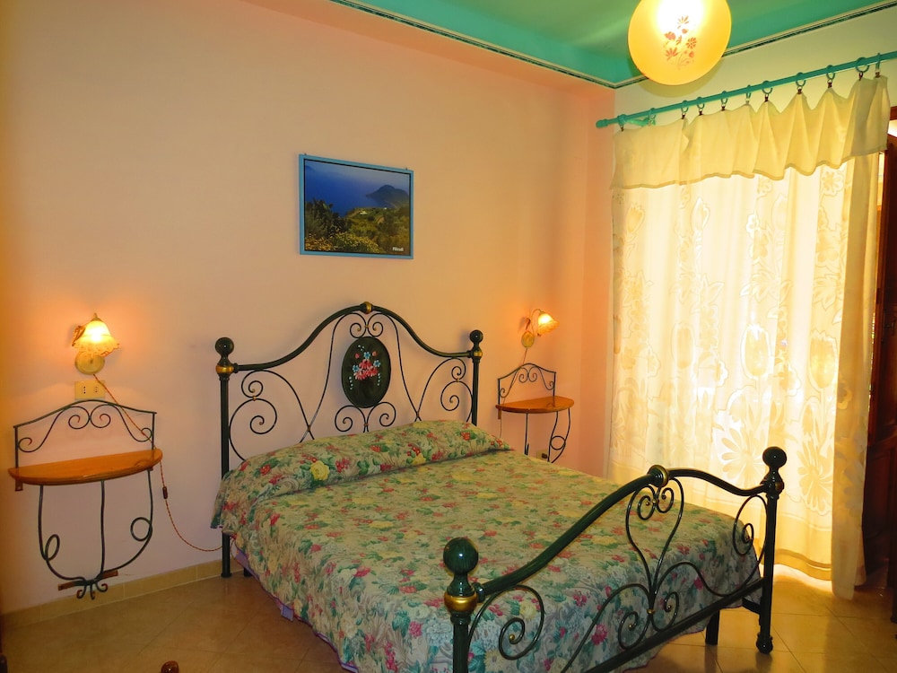 1 BEDROOM, DELUXE, DOUBLE BED, BALCONY