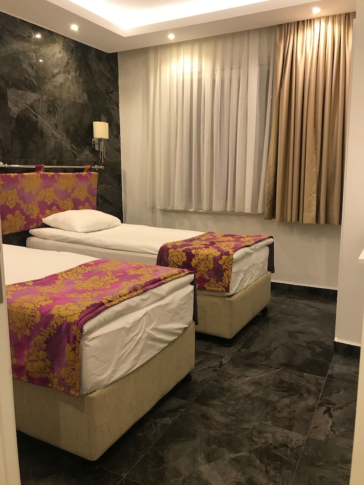 B Guest Hotel 39/66