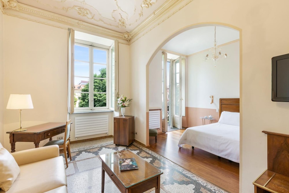 Hotel Roma E Rocca Cavour 30/82