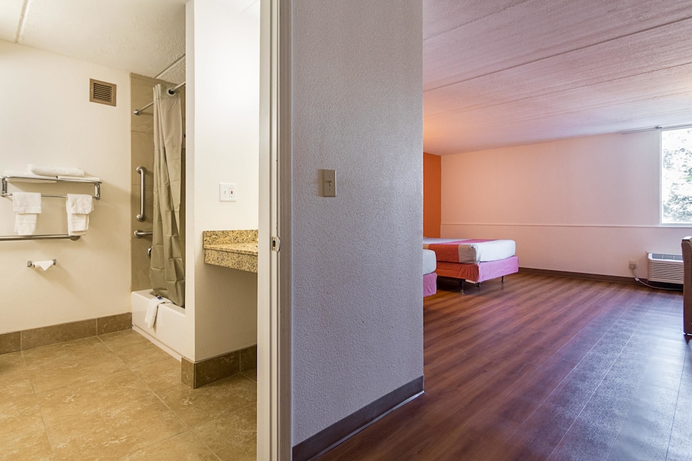 Motel6 Decatur, GA 33/55