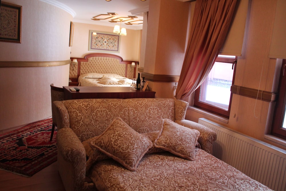 Aruna Hotel 8/50