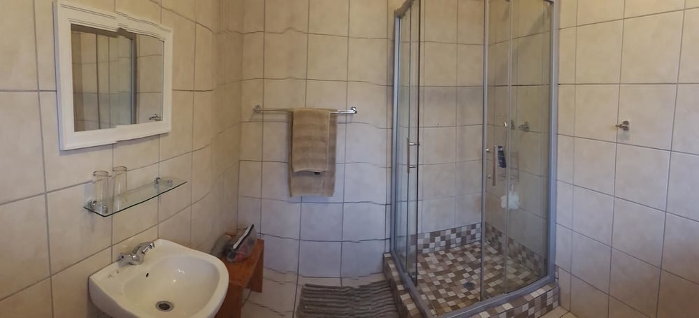 Danlee Overnight Accomodation 44/50