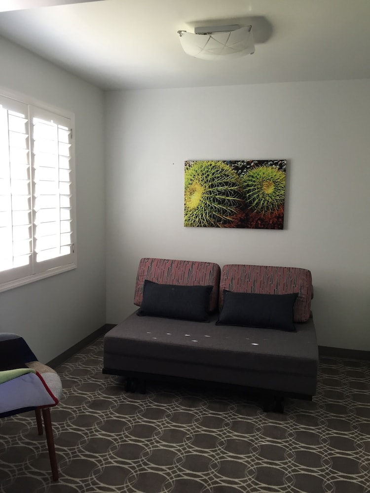 University Inn Tempe 33/45