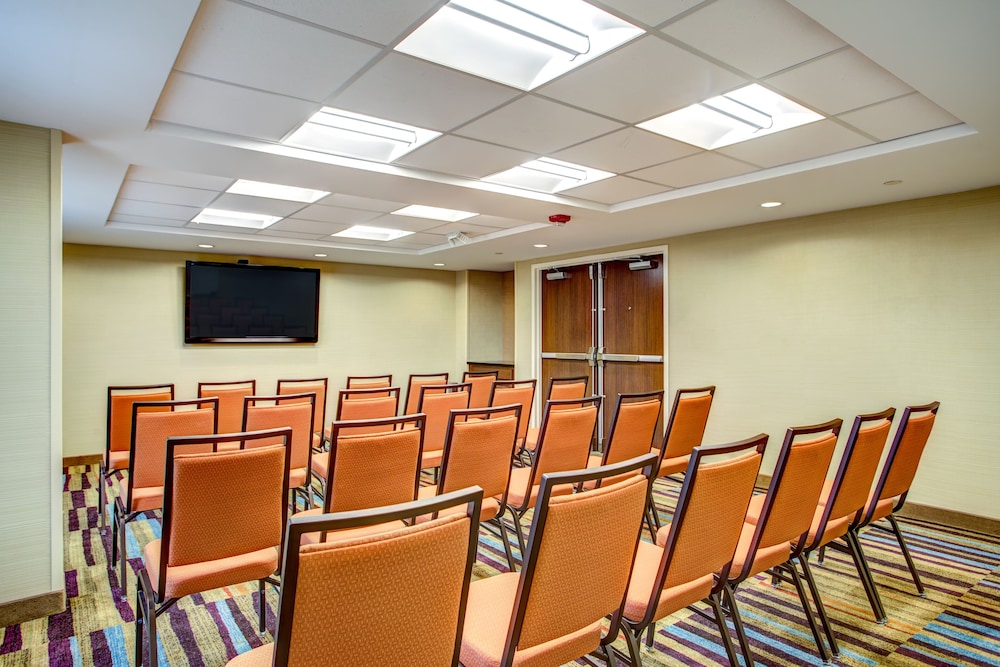 Fairfield Inn Suites Springfield Holyoke 31/35