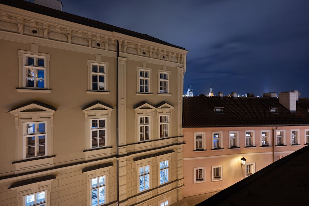 White Swan Boutique Apartments 2/58