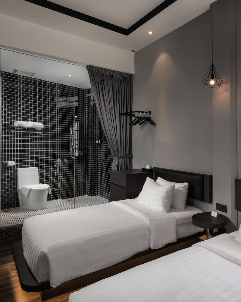 Modern Hotel Georgetown 24/45