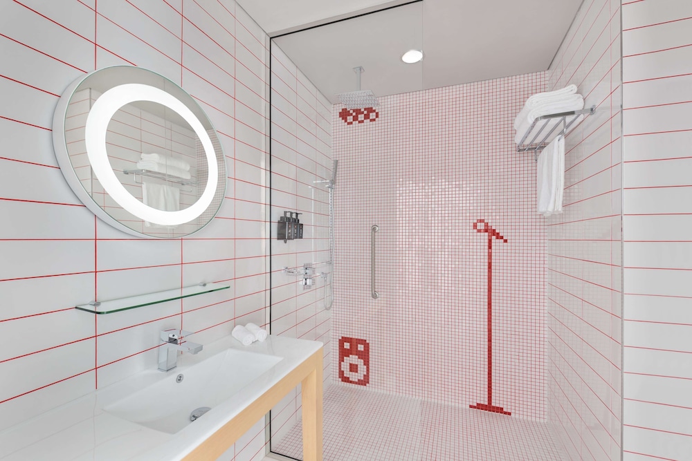 Radisson Red Dubai Silicon Oasis 49/50