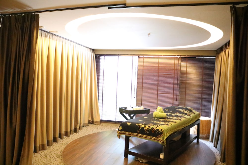 Emersia Hotel and Resort Batu Sangkar 16/16