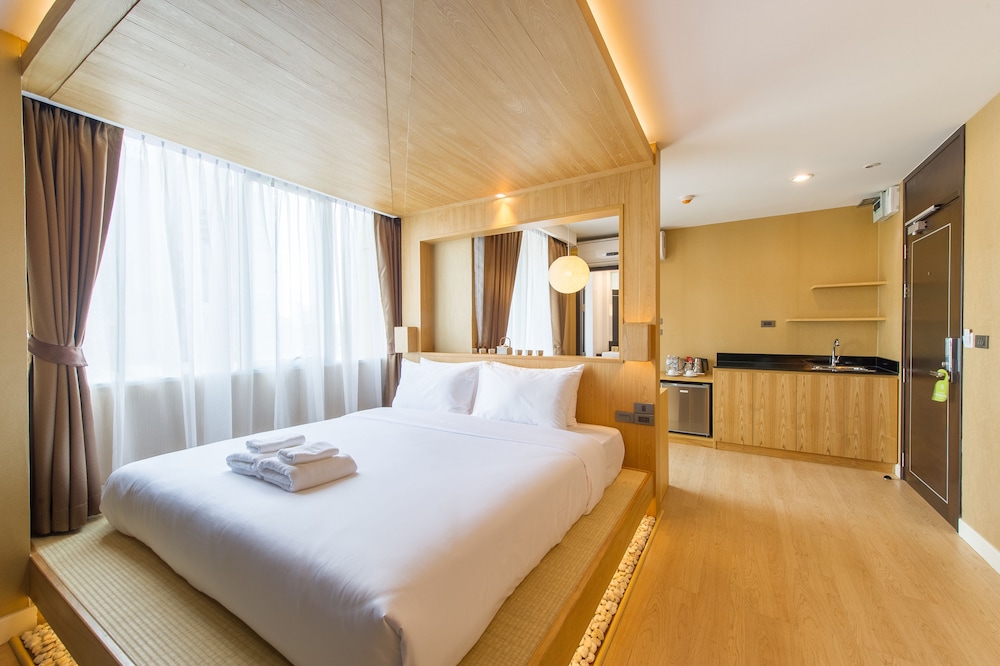 SUPERIOR, DOUBLE BED, BALCONY