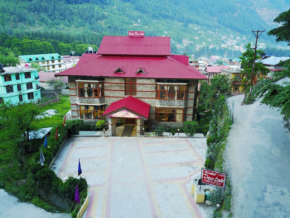 HOTEL DEVLOK 7/49