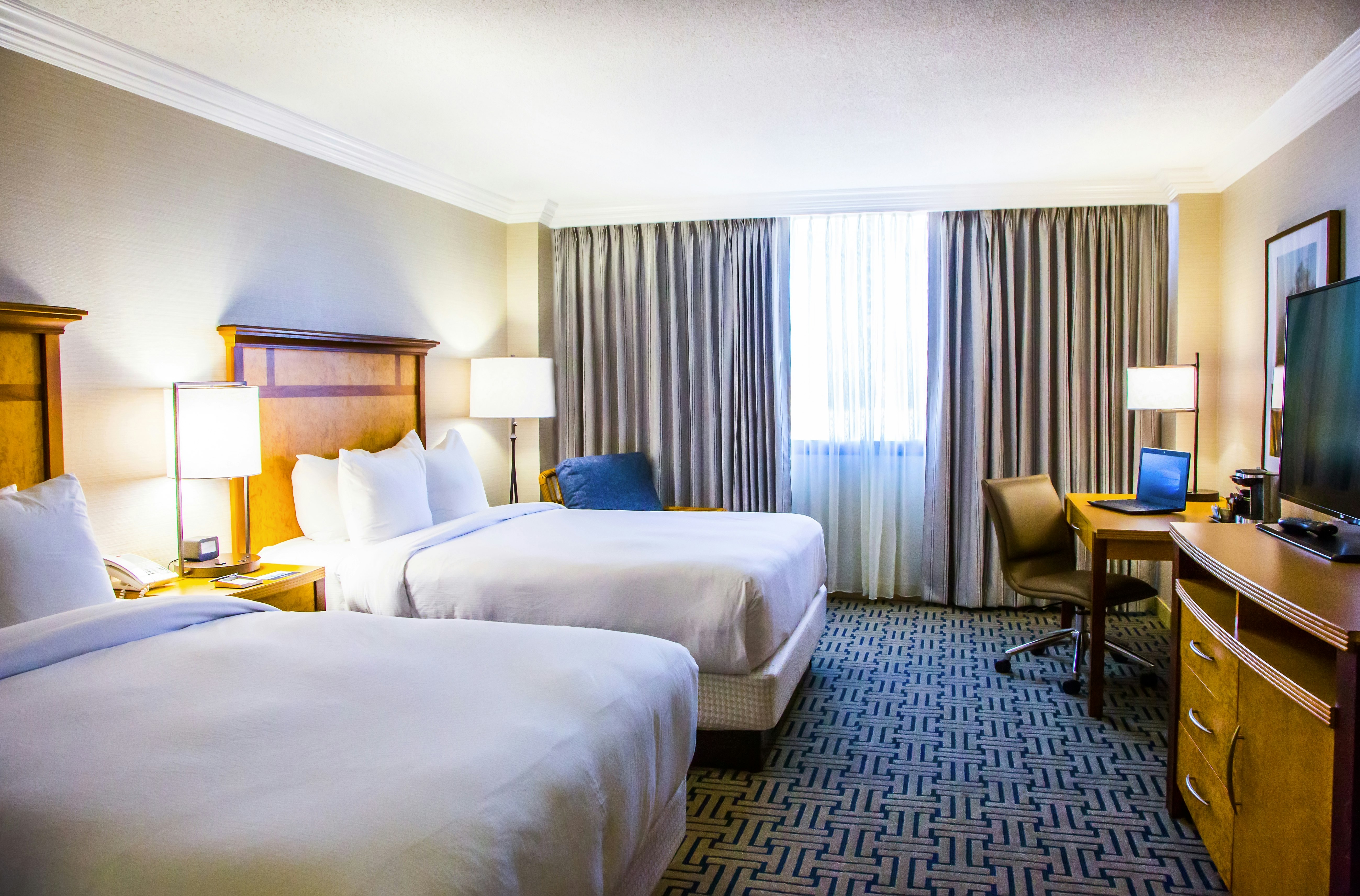 Room, 2 Queen Beds, Pool View