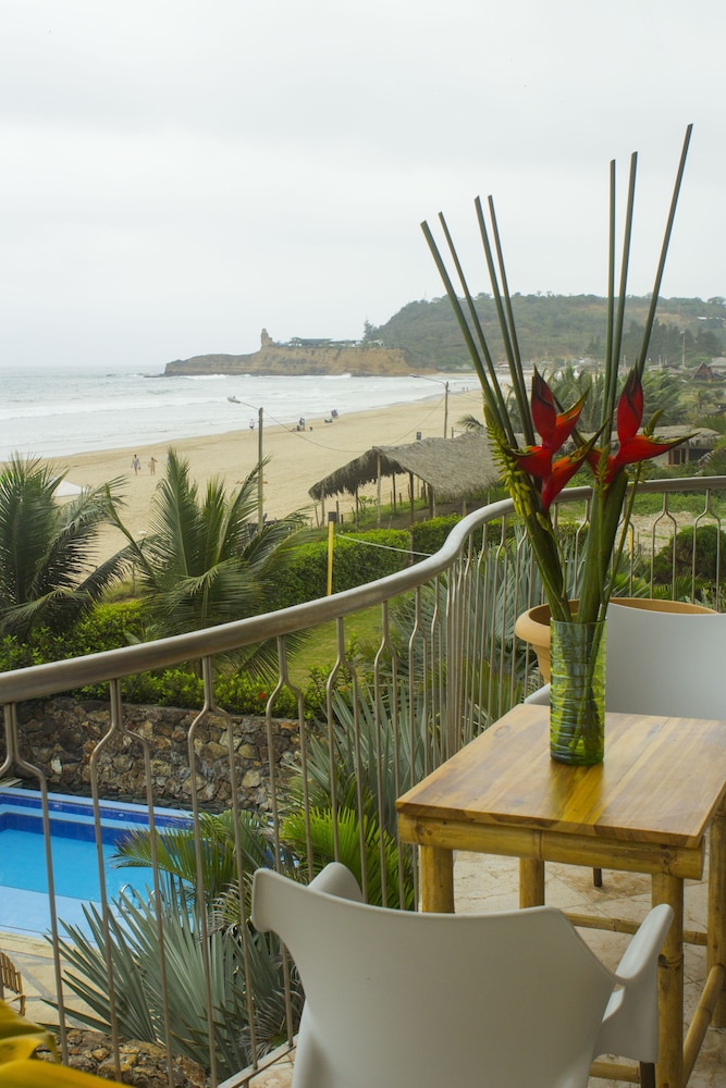 Dharma Beach Hotel 37/57