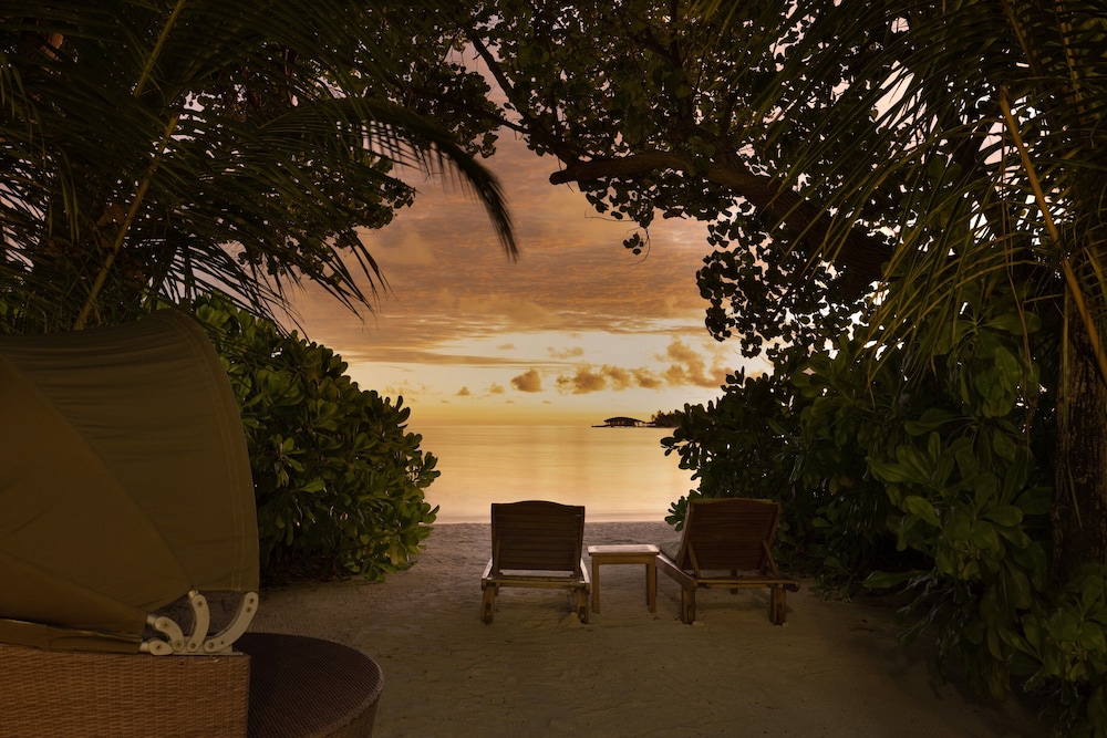 Dhawa Ihuru Maldives 59/69