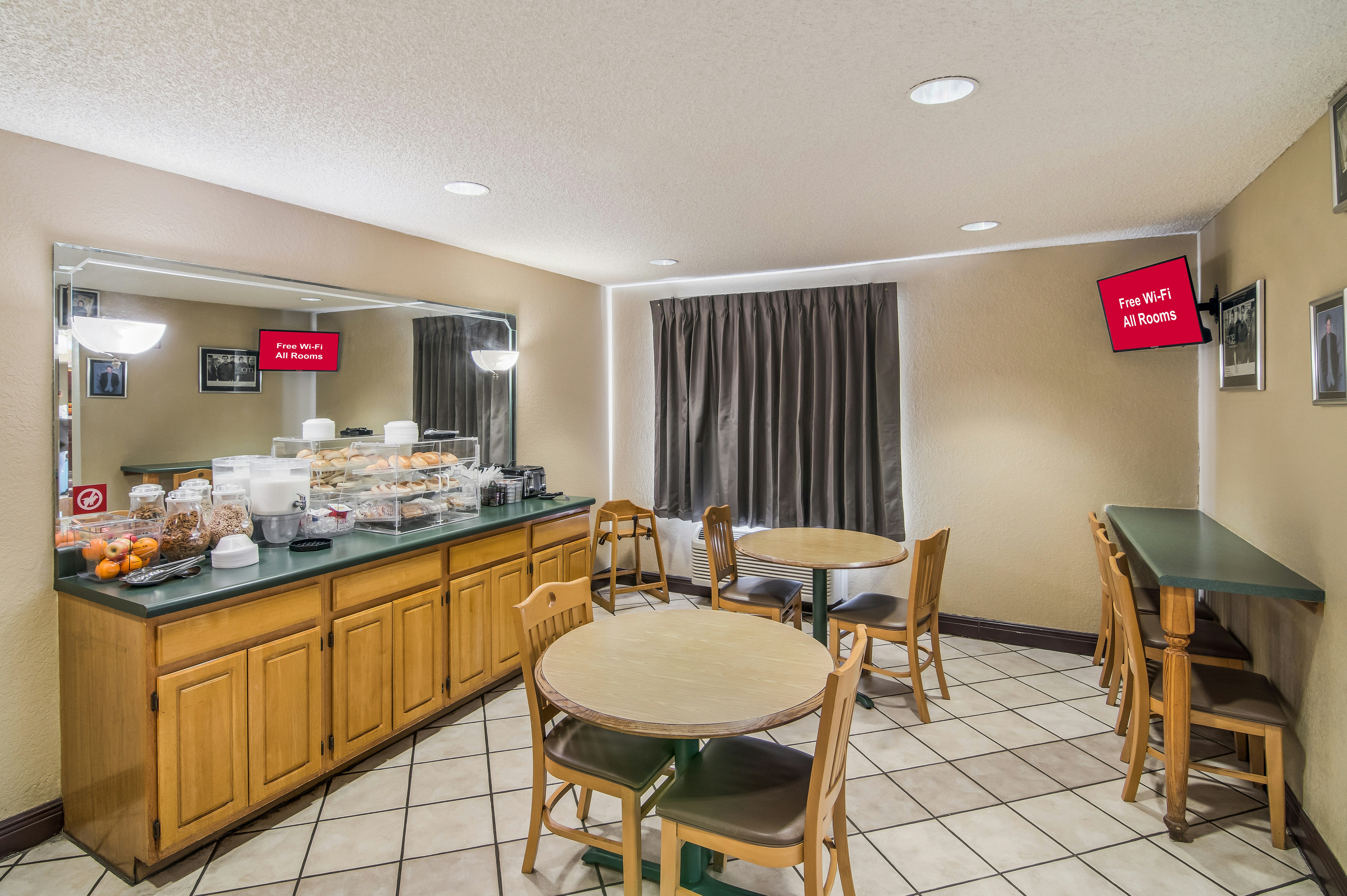 Red Roof Inn & Suites Pensacola East - Milton 32/39