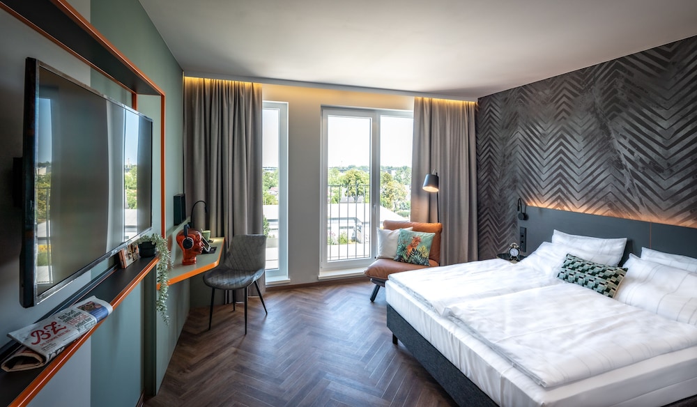 BUSINESS, TWIN BEDS