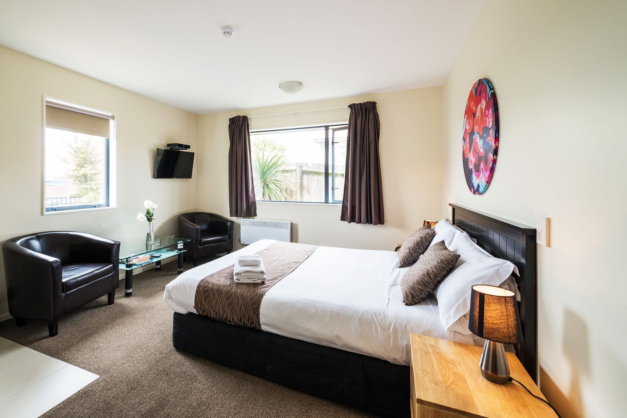 ROOM, QUEEN BED, ACCESSIBLE