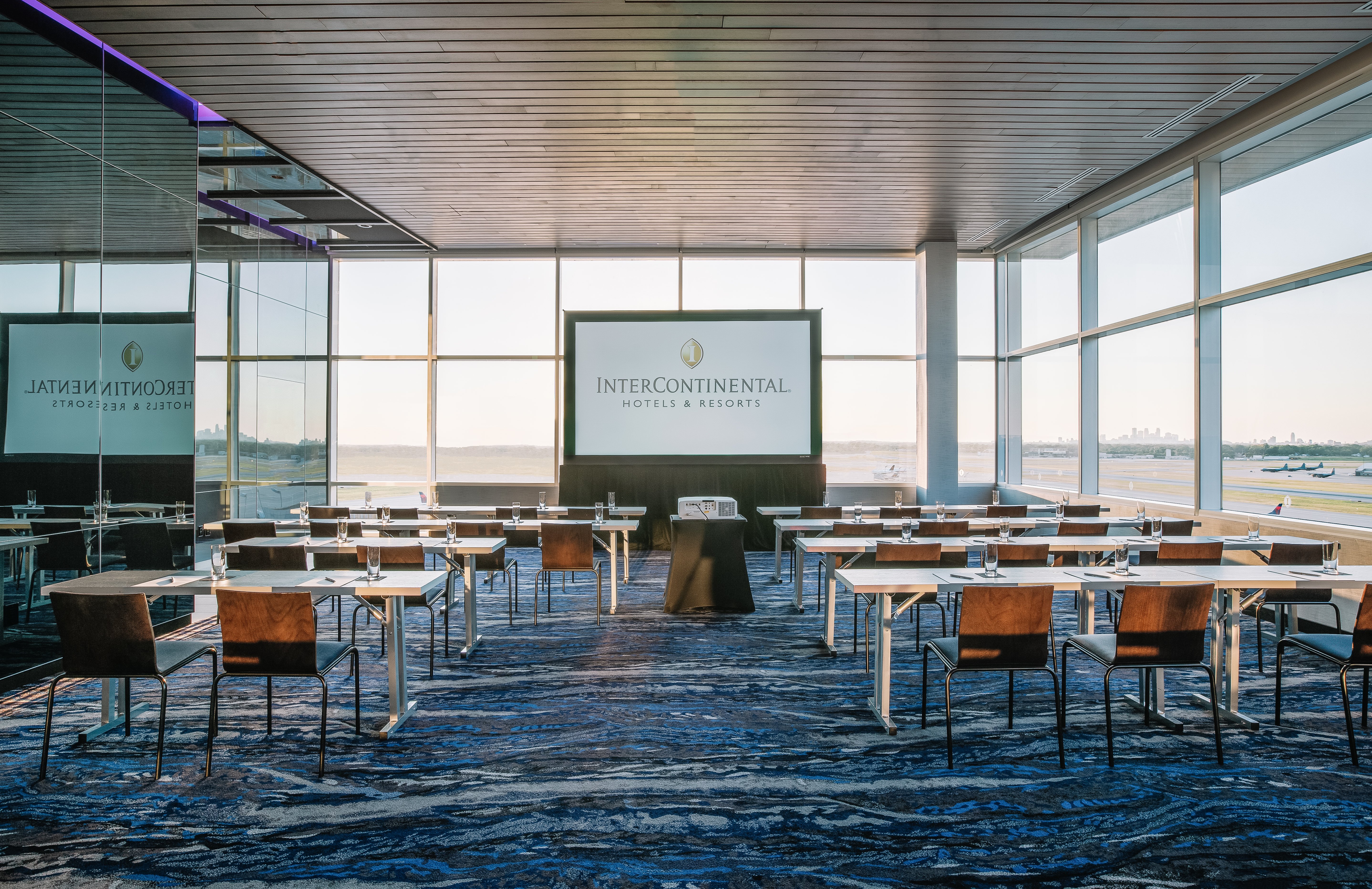 INTERCONTINENTAL MINNEAPOLIS - ST. PAUL AIRPORT 73/79