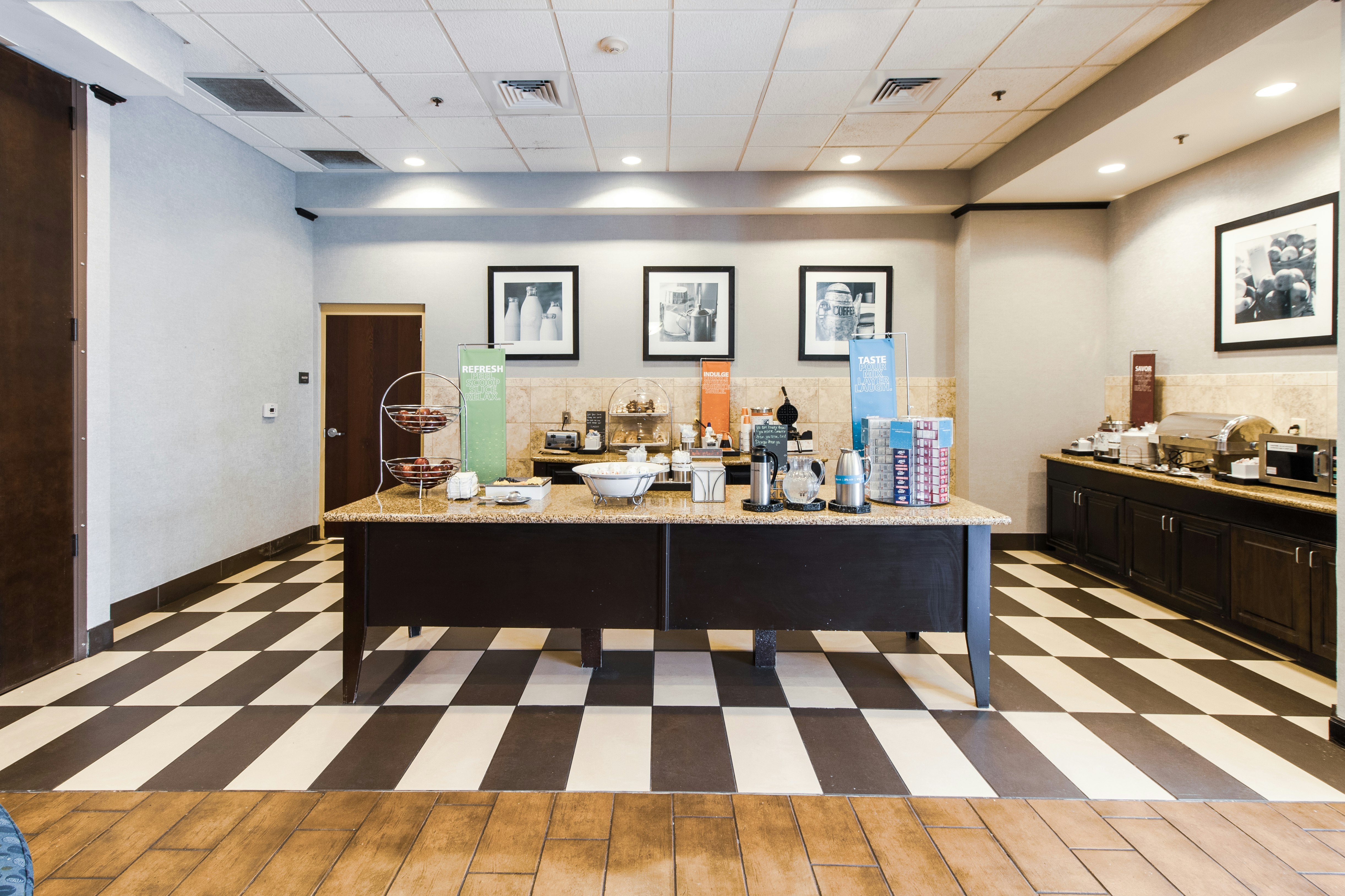 HAMPTON INN AND SUITES HUNTSVILLE-SOUTHEAST/HAMPTON COVE, AL photo2