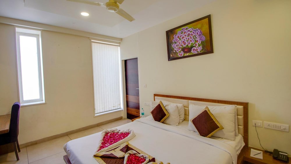 Golden Eagle By Keshav Global Hotels 8/40