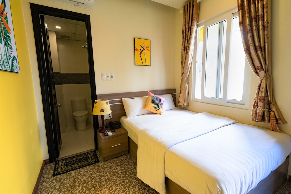 Flora Hotel Hue 31/75