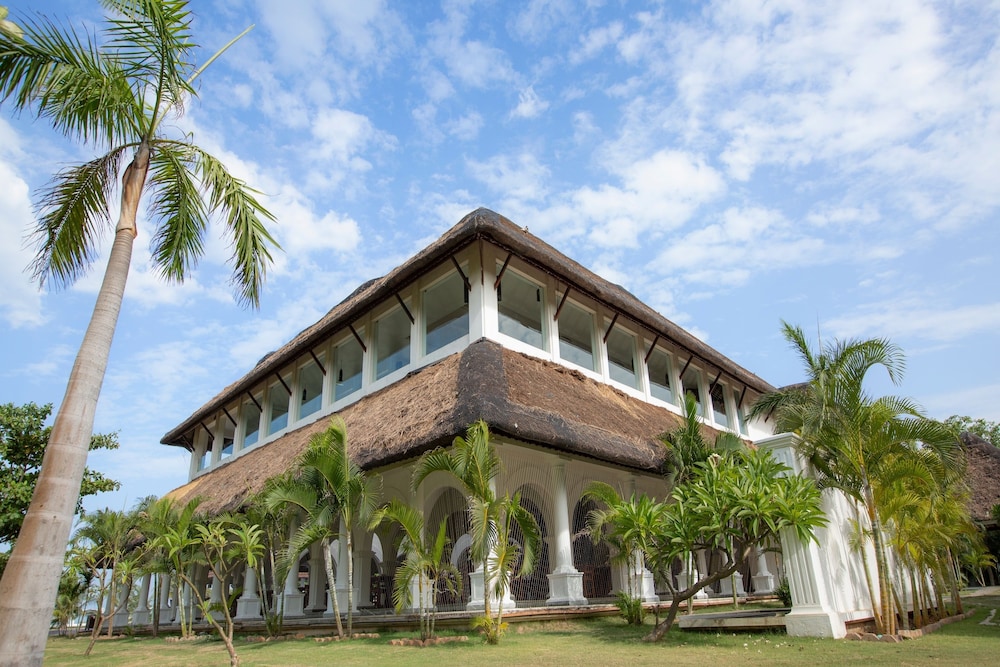 Le Pondy Resort 2/50