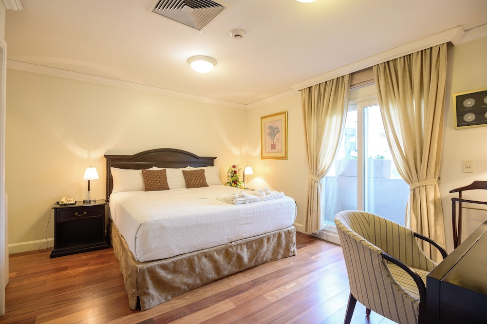JUNIOR SUITE, KING BED