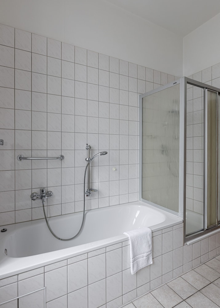 ROOM, DOUBLE BED, WITH EXTRA BED
