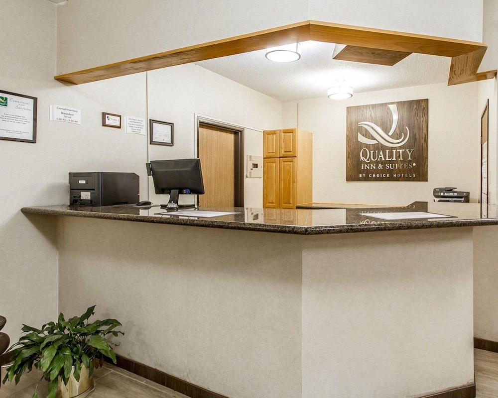 Quality Inn & Suites Eau Claire University Area 5/27