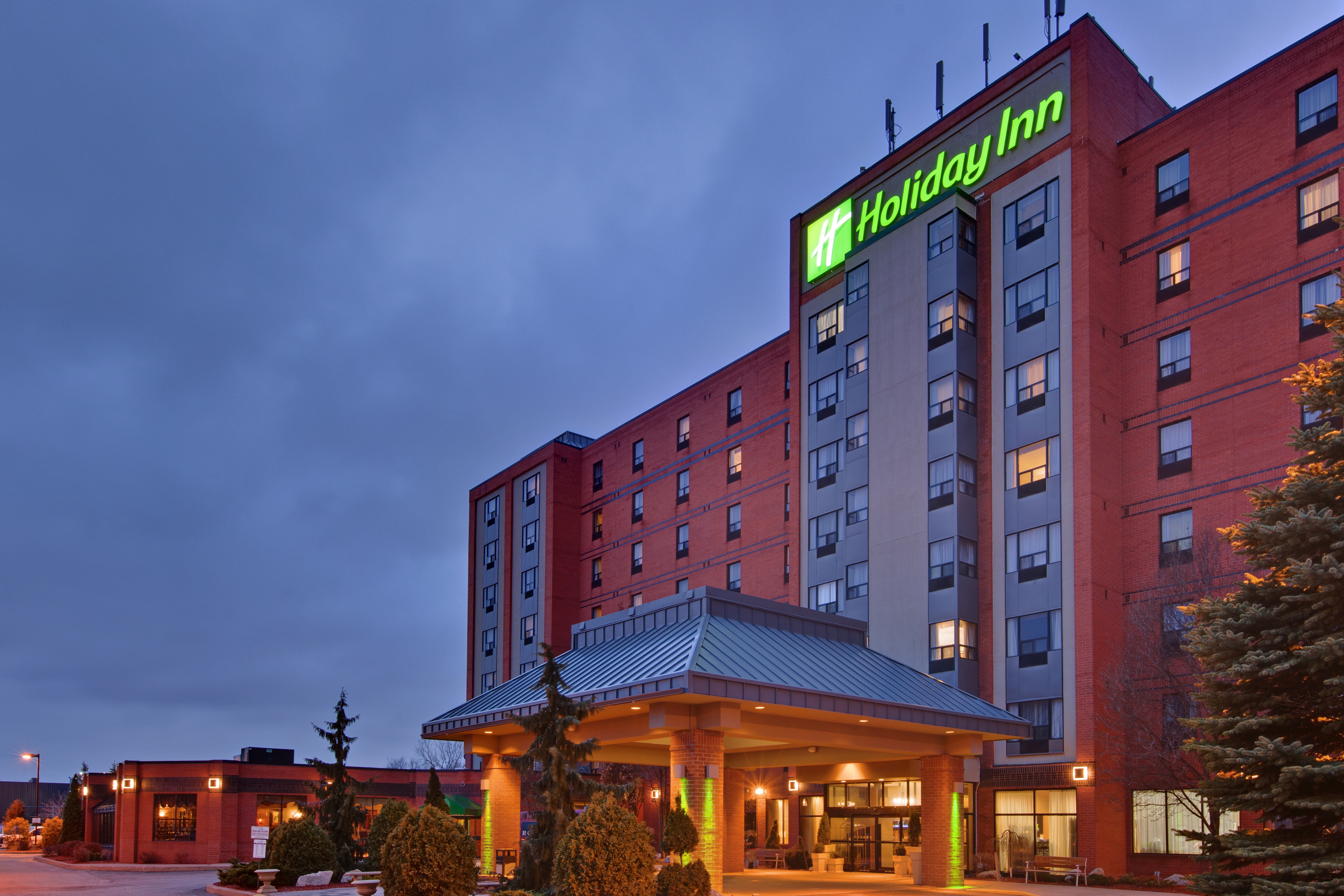 Holiday Inn Suites Windsor Ambassador Bridge 4/72