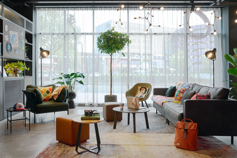 Moxy Bristol 20/37