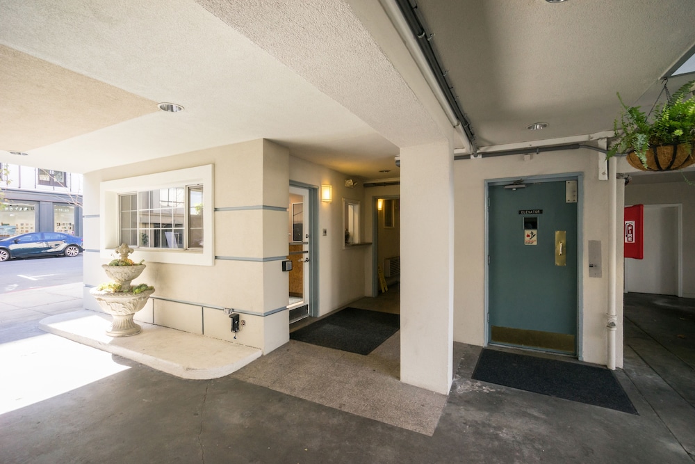 Nob Hill Motor Inn 9/40