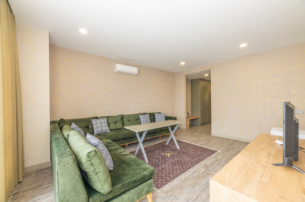 Agora Suites 41/67
