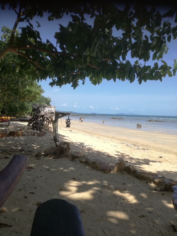 Bonhomie Beach Cottages 25/44