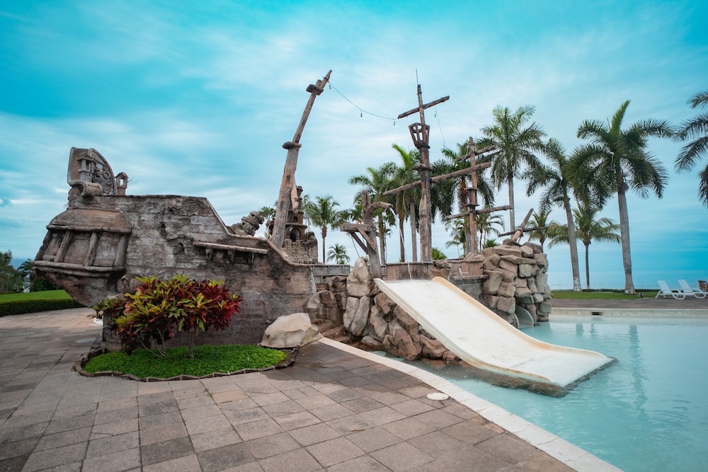 Amatique Bay Hotel 50/58