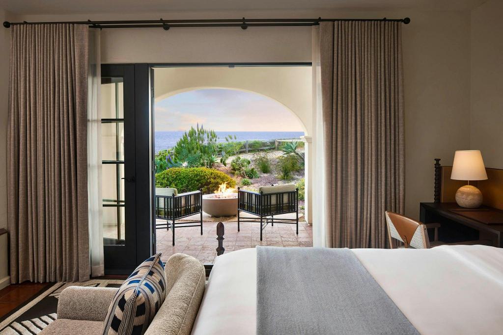 Coastal, Fireside, Guest Room, King Bed, Coastline View