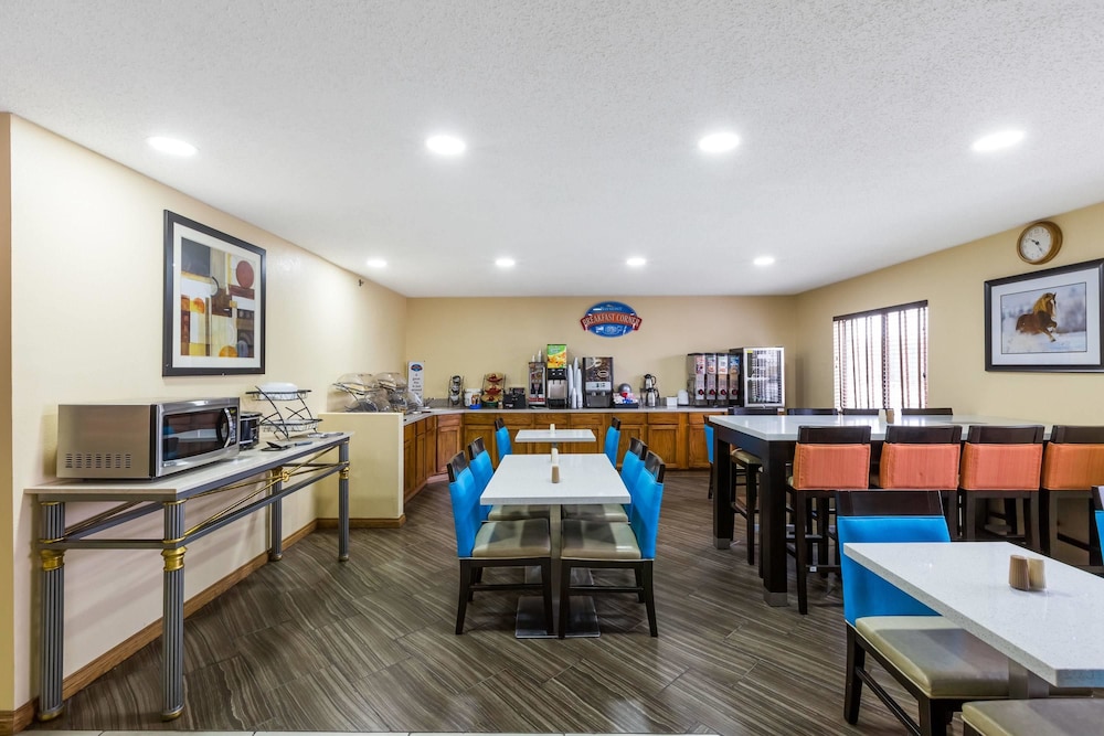 Baymont By Wyndham Louisville South I 65 27/33