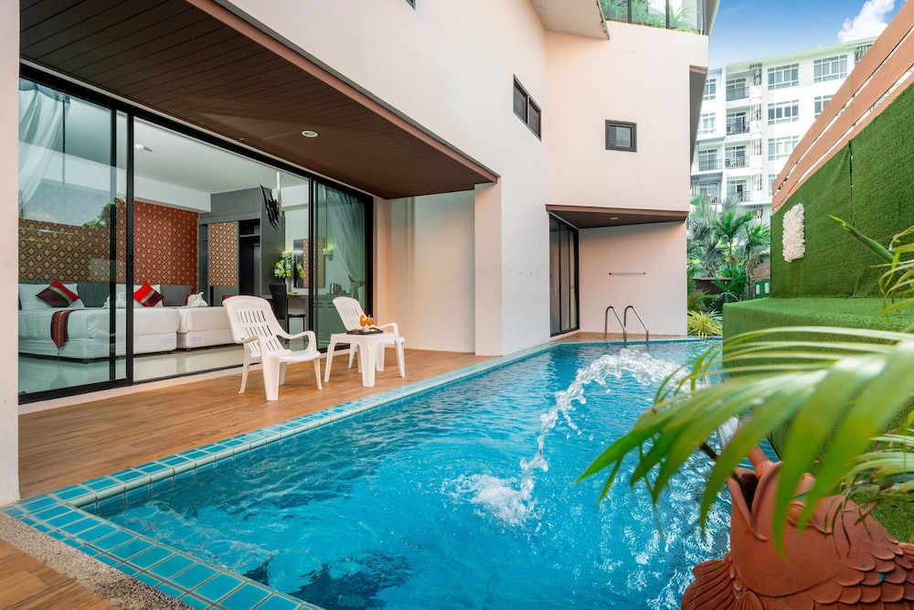 The Thames Pool Access Resort 46/50